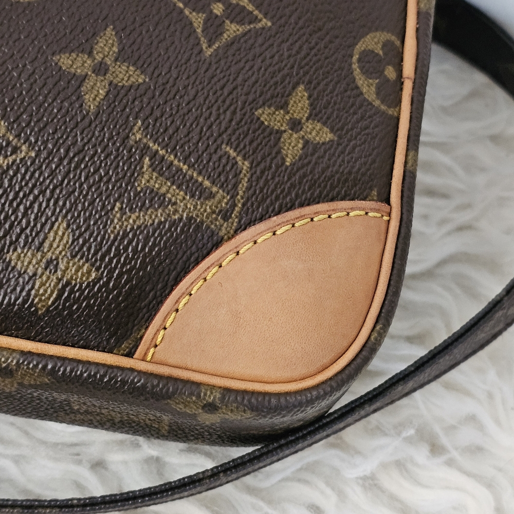 Authentuc Louis Vuitton Danube PM Monogram Crossbody Bag - Picture 11 of 16